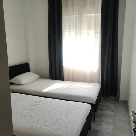 In Urb Dama De Noche Puerto Banus Marbella