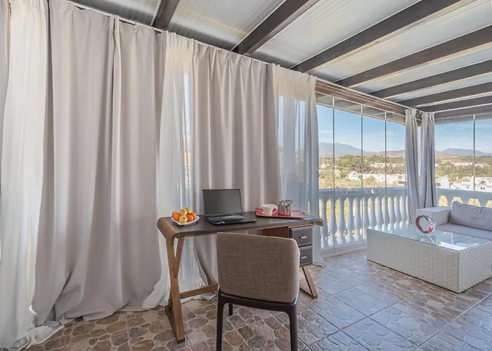 In Urb Dama De Noche Puerto Banus アパート