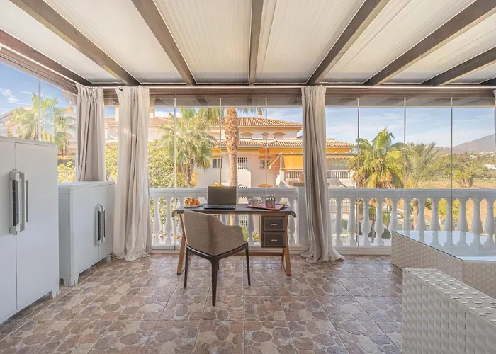 In Urb Dama De Noche Puerto Banus * マルベーリャ