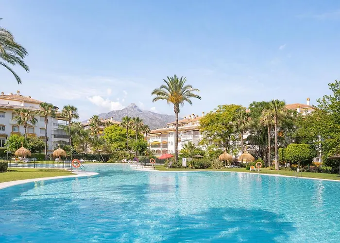 In Urb Dama De Noche Puerto Banus マルベーリャ