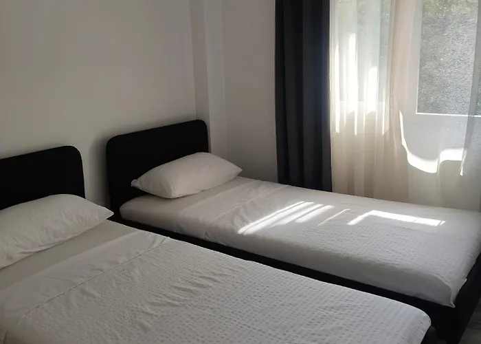 In Urb Dama De Noche Puerto Banus * マルベーリャ