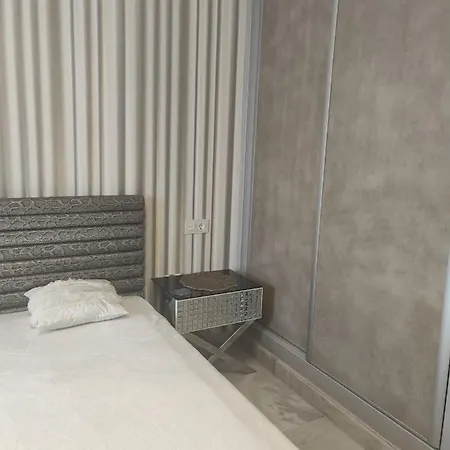 In Urb Dama De Noche Puerto Banus Марбелья